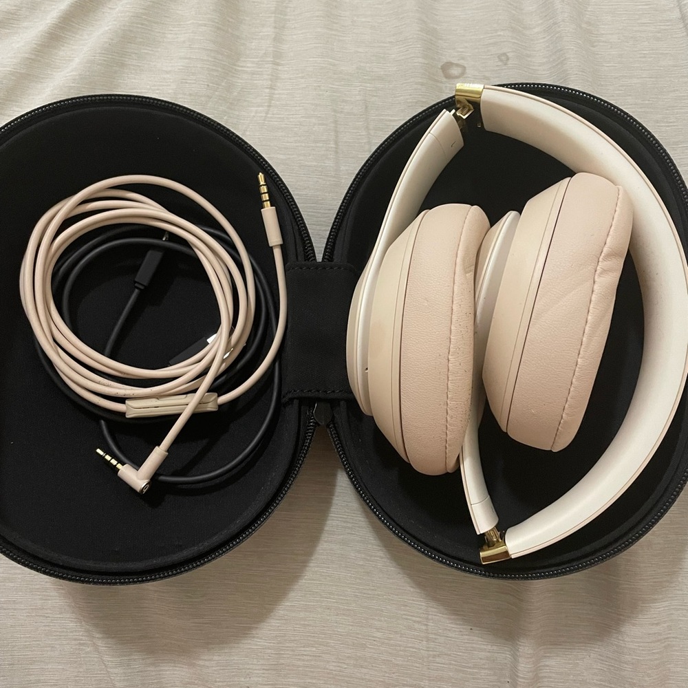 Beats rose gold